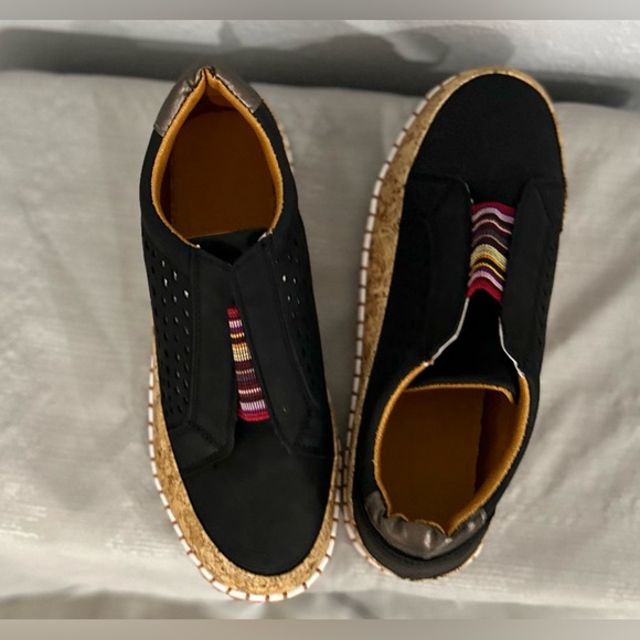 NWOT slip on low top casual sneakers black size 8 - Picture 8 of 9